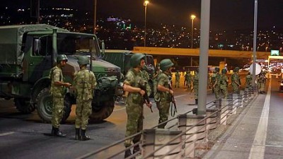 Erdogan pide a los ciudadanos turcos que salgan a la calle para evitar el golpe militar