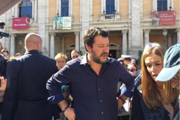 Salvini: &quot;Roma una vergogna, mandiamo Raggi a casa&quot;