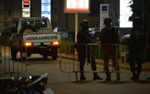 Terroristi sparano nel ristorante turco Aziz Istanbul: è strage almeno 17 morti