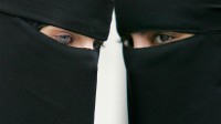 Germania c&#039;è accordo dei ministri Cdu-Csu per un divieto parziale del burqa In Italia c&#039;è  la legge Reale che vieta a tutti di coprirsi il volto