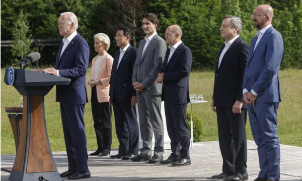 I grandi del G7 mostrano i muscoli a Putin