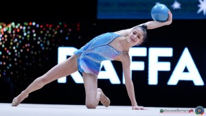 Sofia Raffaeli vince la medaglia d’oro alla palla e alle clavette