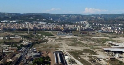 L&#039;area di Bagnoli in Campania (che è la meta dell&#039;area di Taranto) dopo 30 anni dall&#039;uscita dalla siderurgia
