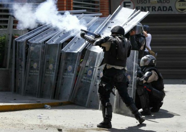 Caracas (Venezuela) - Represión de la Guardia Nacional en Bello Monte 20M 