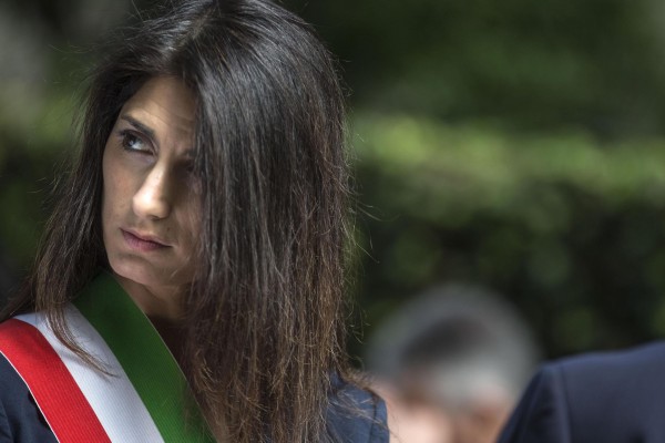 Bufera M5S è gelo tra Virginia Raggi e il direttorio