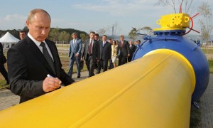 La controffensiva di Putin sulle compagnie energetiche straniere. Cina contro Nato: &quot;È sfida sistemica a pace e stabilità&quot;. Missili russi su un condominio a sud di Odessa: 10 vittime