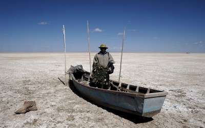 Bolivia&#039;s once second largest lake completely dry