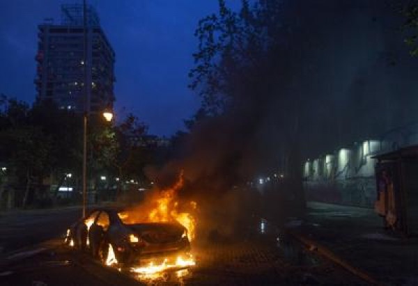 Cile in stato d&#039;emergenza. Imposto coprifuoco a Santiago dopo scontri per caro trasporti tre morti.