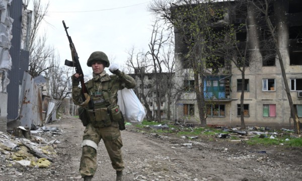 Soldati russi a Mariupol