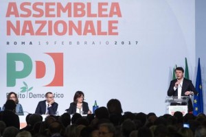 Matteo Renzi interviene en la asamblea del Partido Democrático
