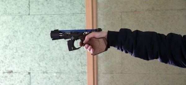 Shock in classe elementare, bimbo porta una pistola vera per mostrarla ai compagni