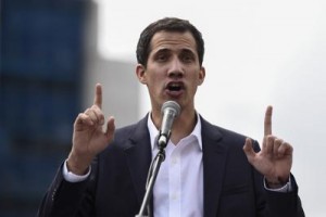 Guaidò contro Di Battista: &quot;Ignorante&quot;