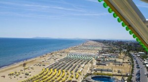 Las bellas playas sobre la costa adriática. 