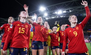 La Nazionale femminile spagnola dopo la vittoria
