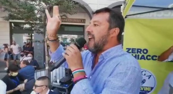 Migranti: Salvini, denuncerò il governo per favoreggiamento. &#039;Presenteremo una mozione di sfiducia contro il ministro della scuola&#039;
