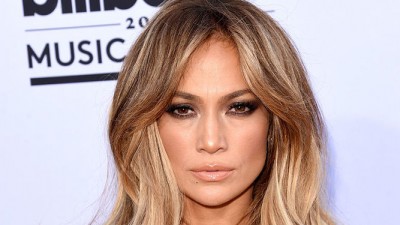 Jennifer Lopez es una cantautora, actriz, bailarina, empresaria y productora de discos de los Estados Unidos. De orígenes puertorriqueños