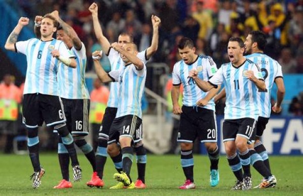 Argentina sigue líder