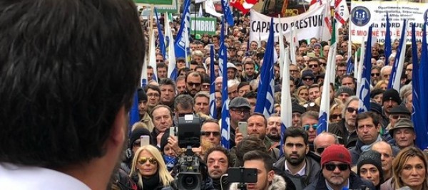 Salvini vuole far piangere la Fornero e sfidare Renzi a Firenze. Il comizio in 6 tweet