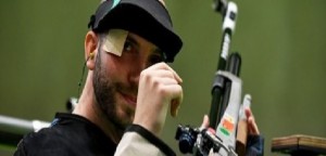 Campriani sta insegnando a sparare a tre rifugiati per portarli ai Giochi