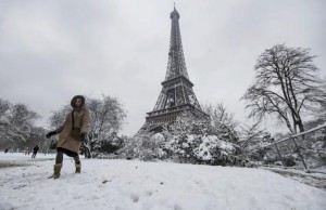 Nevada en París, cierran la Torre Eiffel