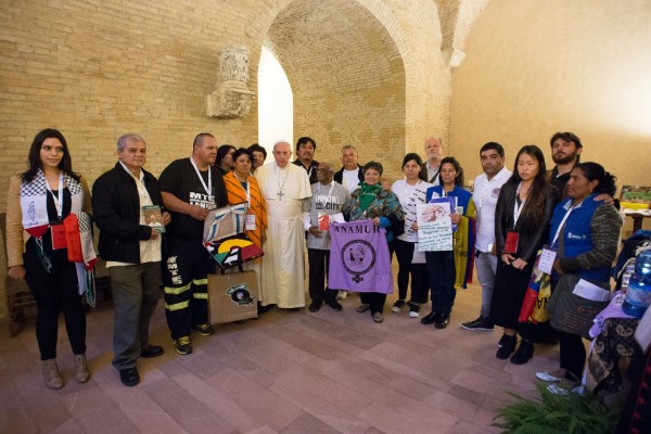 Il Santo Padre con i delegati latinoamericani al Terzo Incontro Mondiale dei Movimenti Popolari 