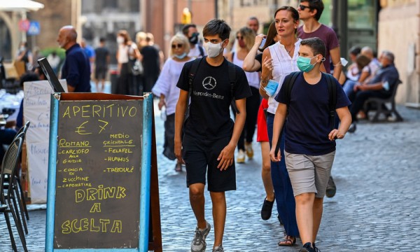Coronavirus en Italia, 2257 nuevos casos y otras 16 muertes. 30 mil tampones menos, aumento de hospitalizaciones