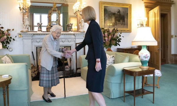 La regina Elisabetta e la neo Premier britannica Liz Truss 