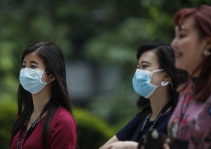 Virus cinese, 132 morti e oltre 6 mila infettati. Domani parte il volo per gli italiani a Wuhan