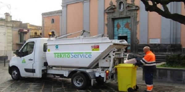 Bari - Operatori ecologici assenteisti, certificazioni facili: esposto alla Asl e Procura
