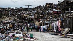Piú di 800 morti ad Haiti per il passaggio dell&#039;uragano Matthew . Aiuti da tutto il mondo per far fronte all&#039;emergenza