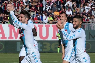 Serie A, &#039;manita&#039; del Napoli a Cagliari 5:0