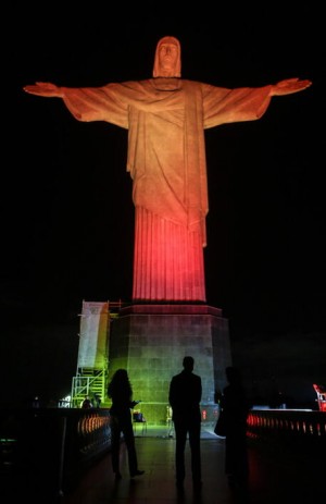 Brasile: fulmine colpisce il Cristo Redentore a Rio