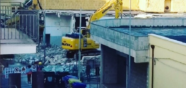 Pulsano (Taranto) - Mercato coperto in demolizione, disagio per i commercianti