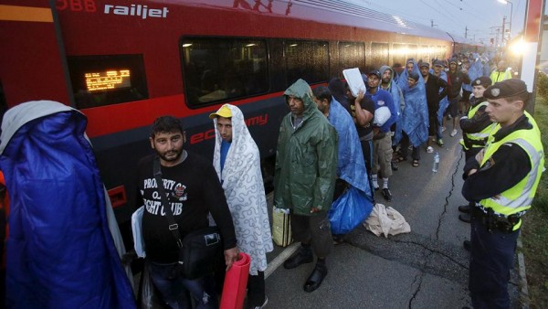 Hungary prepares for anti-refugee referendum