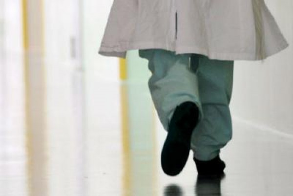 Medico aggredito in ospedale: trauma toracico e costole rotte