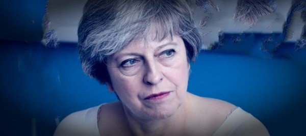 Perché lo scandalo a luci rosse di Westminster rischia di far saltare il governo May