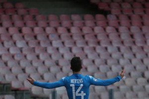 Napoli venció por 3-1 al Bologna