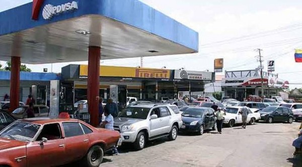 La escasez de gasolina llegó a Caracas este viernes 17 de Mayo