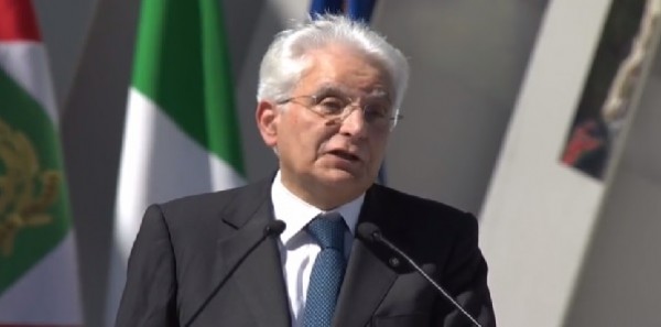 Mattarella a Taranto per l&#039;anno scolastico, «città di antiche radici storiche»