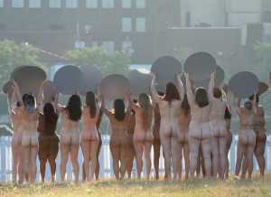 Protesta di cento donne nude contro Donald Trump per la convention dei repubblicani