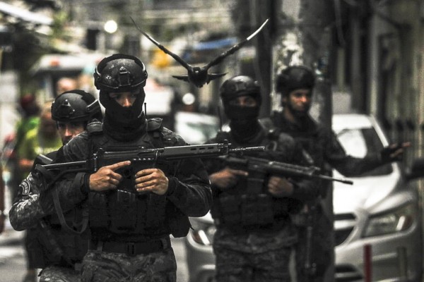 Brasile: blitz 1.000 agenti nelle favelas di Rio