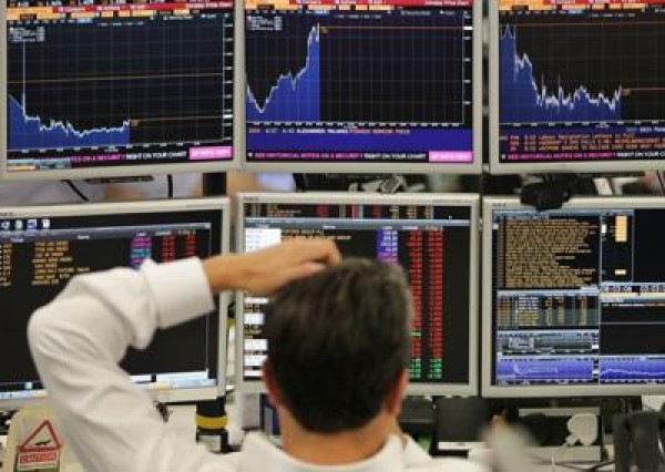Borsa, Milano chiude in forte ribasso. Crolla Mps, -16,1%