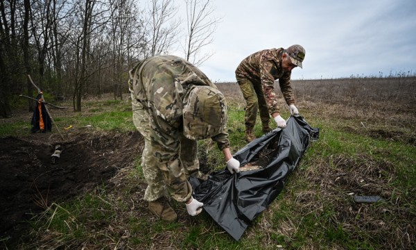 Soldati ucraini decapitat