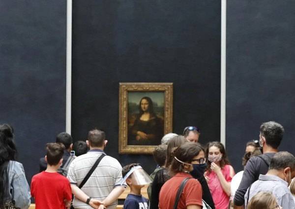 La Gioconda esposta al museo del Louvre