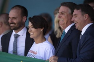 Brasile: figlio Bolsonaro dimezza voti ma ottiene terzo mandato. Partito di Bolsonaro sbanca al Congresso, almeno 99 seggi