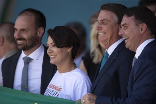 Brasile: figlio Bolsonaro dimezza voti ma ottiene terzo mandato. Partito di Bolsonaro sbanca al Congresso, almeno 99 seggi