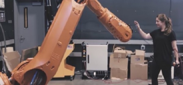 Si può insegnare il dolore ai robot? E perché è importante farlo?