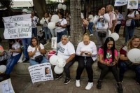 A Caracas gruppi paramilitari attaccano madri detenuti politici