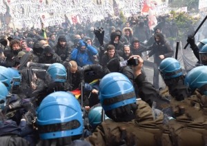Firenze - Leopolda: scontri tra polizia e manifestanti - Sabato 5 Novembre 2016