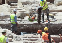 Operai al lavoro nel cantiere di Piazza Pia - Roma